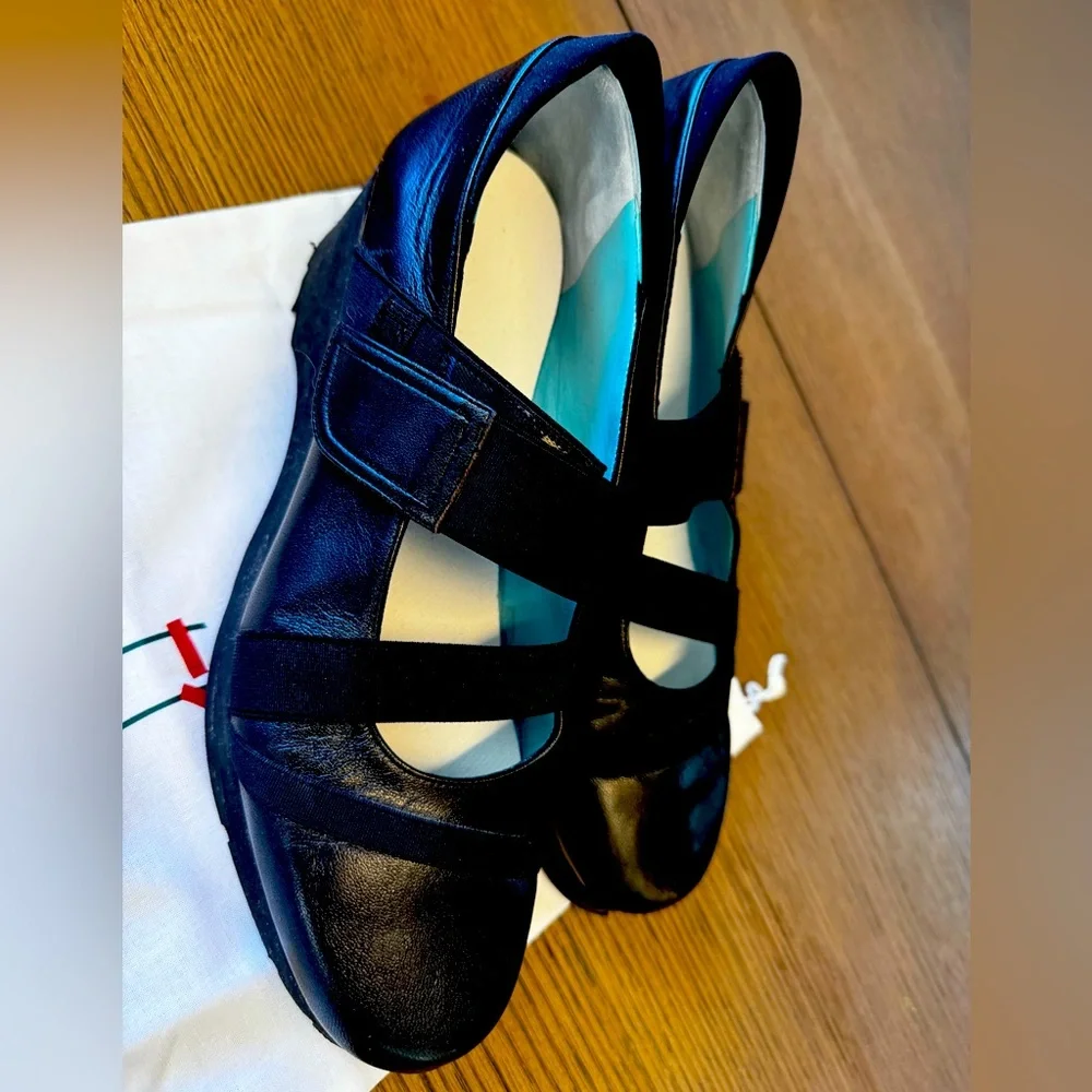 Thierry Rabotin Sz 39 Black Wedge Velcro Shoes 🖤 - Picture 2 of 9